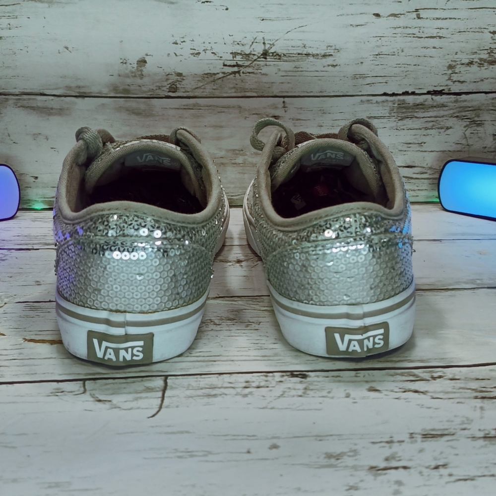Vans - Picture 5 of 10